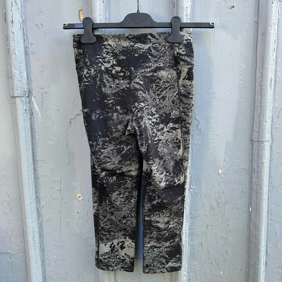 Nike Dri Fit Crop Tights, size  Small - Picture 2 of 9